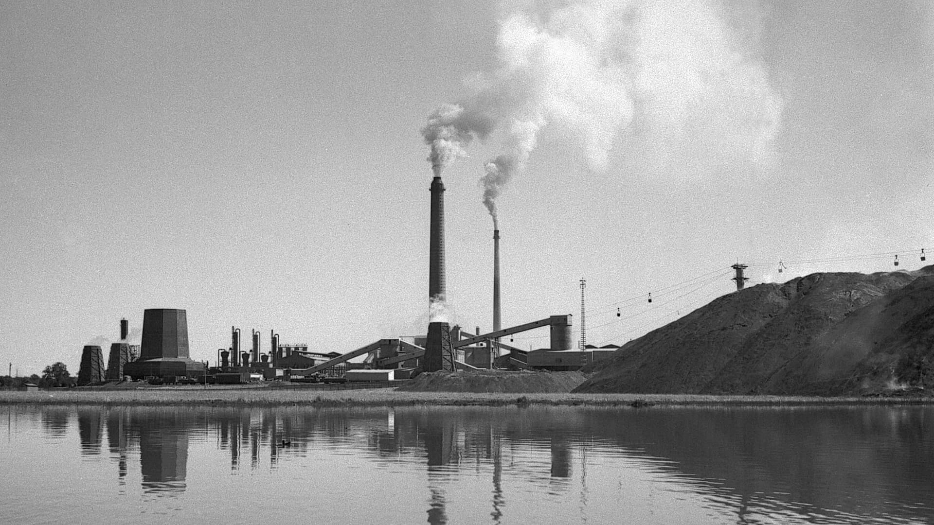 Vy över oljeproduktionen i Kvarntorp på 1940-talet